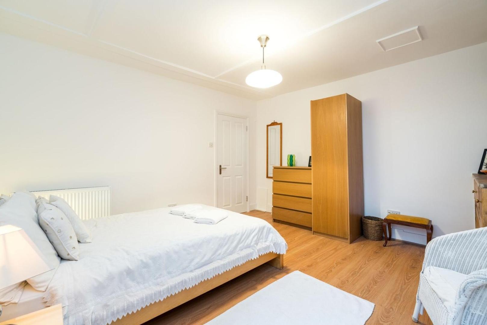 New Stylish 1 Bedroom Flat With Garden | * London